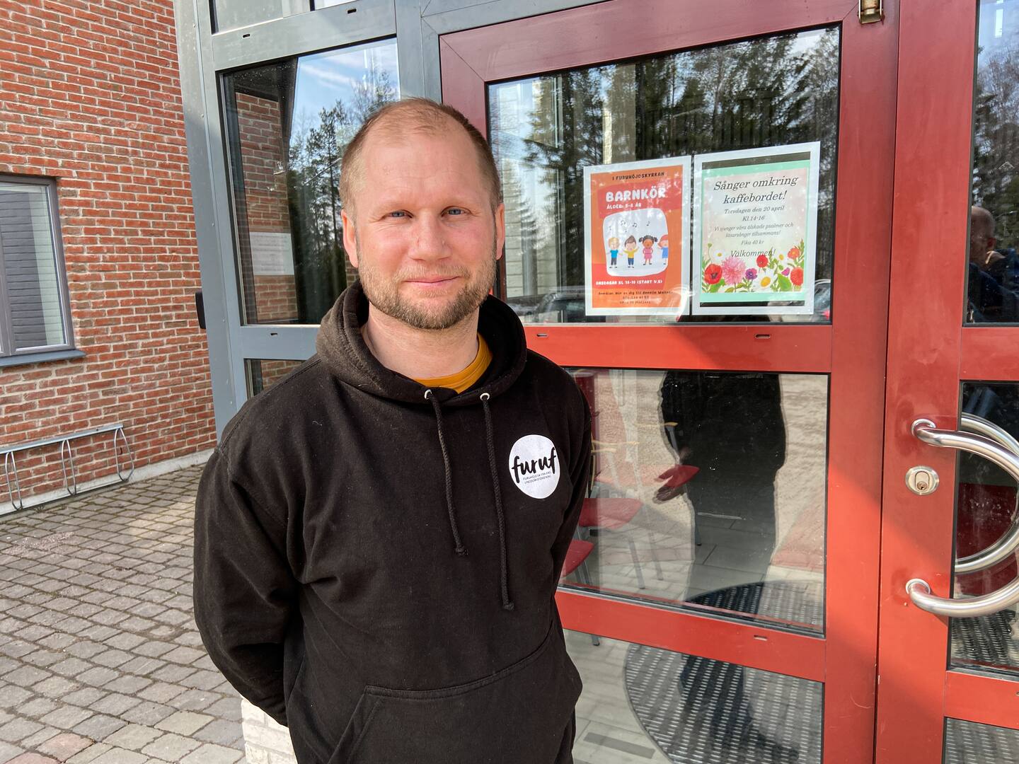 Efter en predikan i slutet av januari då Furuhöjdskyrkans pastor Lukas Ternborg talade en Bibelns syn på kön och sexualitet har kyrkan fått hård kritik. Svenska kyrkan i Alunda har bland annat beslutat att deras konfirmander inte ska göra studiebesök i Furuhöjdskyrkan. Dessutom har förskolan Smulan, som drivs av Furuhöjdskyrkan, ifrågasatts.
