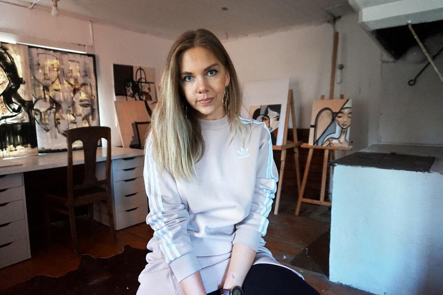 För sex år sedan mötte Sara Woodrow Gud när hon befann sig på en semesterresa i Israel. ”Mötet med Gud i Övre salen förändrade allt. Plötsligt var han en verklighet som inte gick att leva utan”, säger hon.