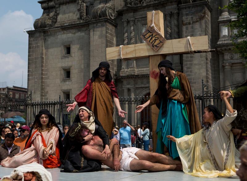 Ett av många storslagna långfredagsfiranden i Mexico, här i Zocalo.