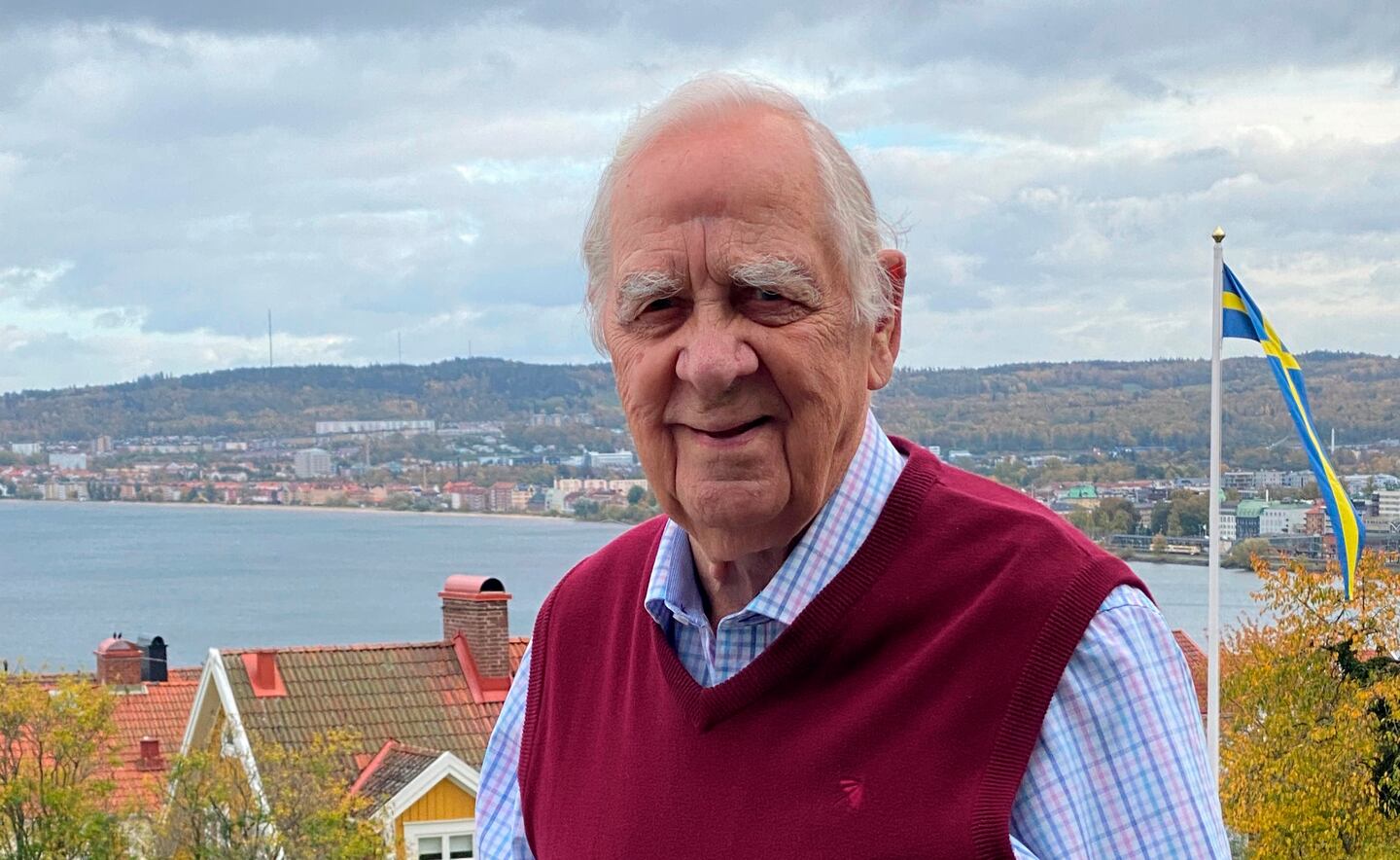Carl-Olof Hjelmåker fyller 100 år.