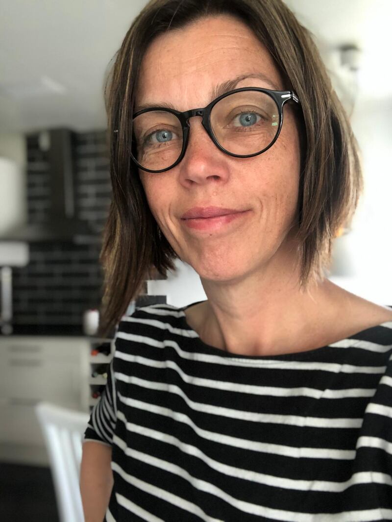 – Jag är nöjd med mitt liv och tacksam, säger Miriam Arrebäck, som i dag fyller 50 år. På lilla bilden är hon (längst fram t v) med flera under pilgrimsvandring mellan Riseberga och Vadstena.