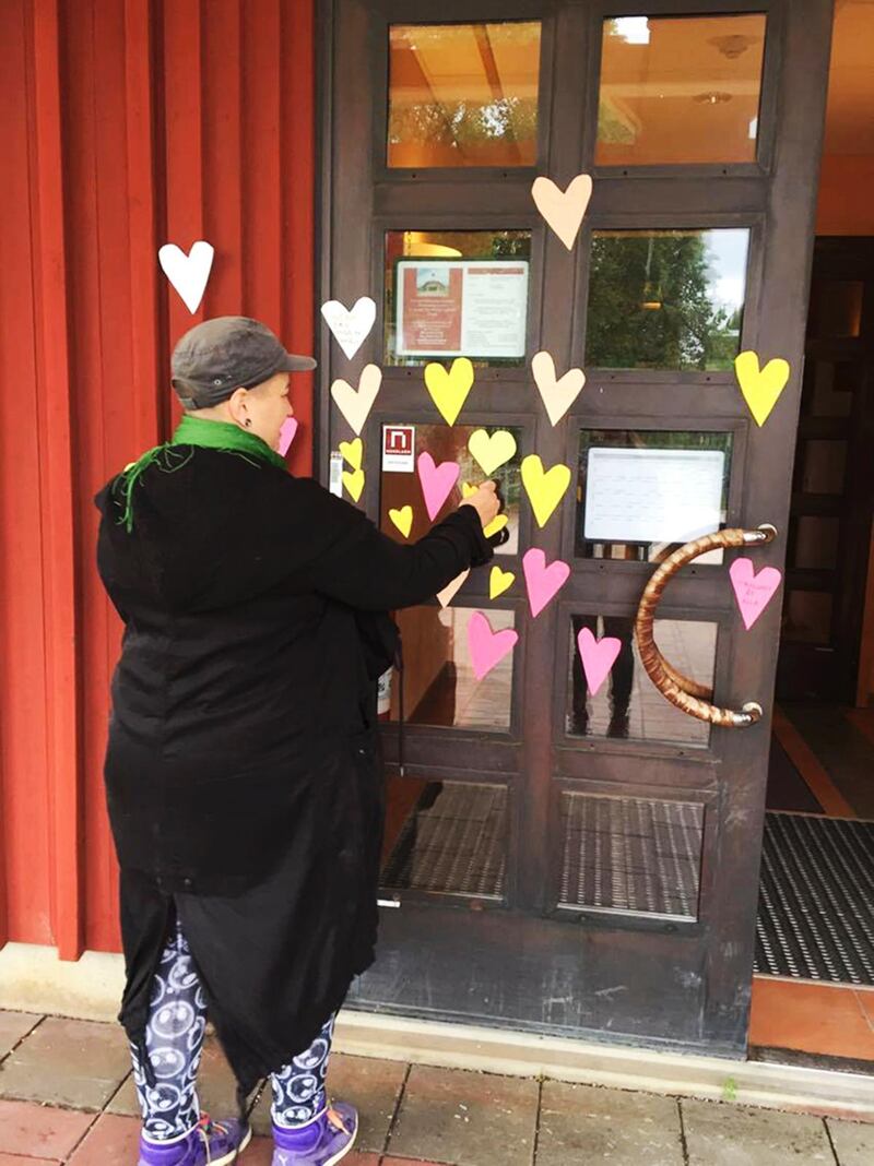Luleborna visade sin solidaritet med katolska kyrkan med hjälp av hjärtan.