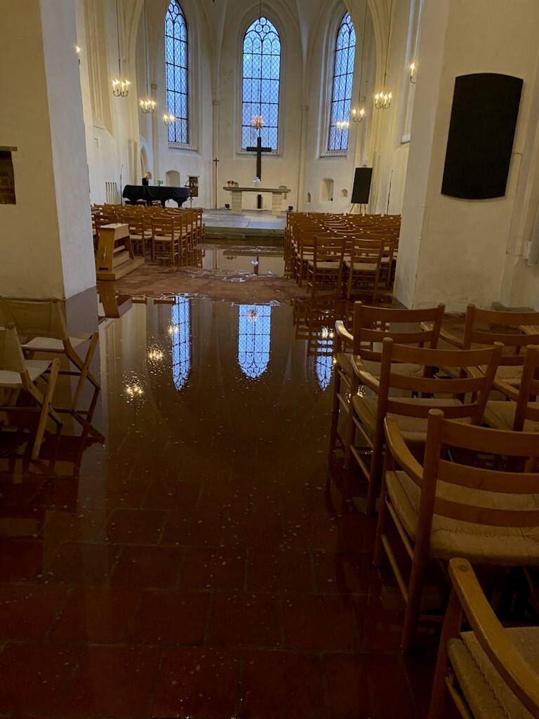 Klosterkyrkan i Ystad då den översvämmades.