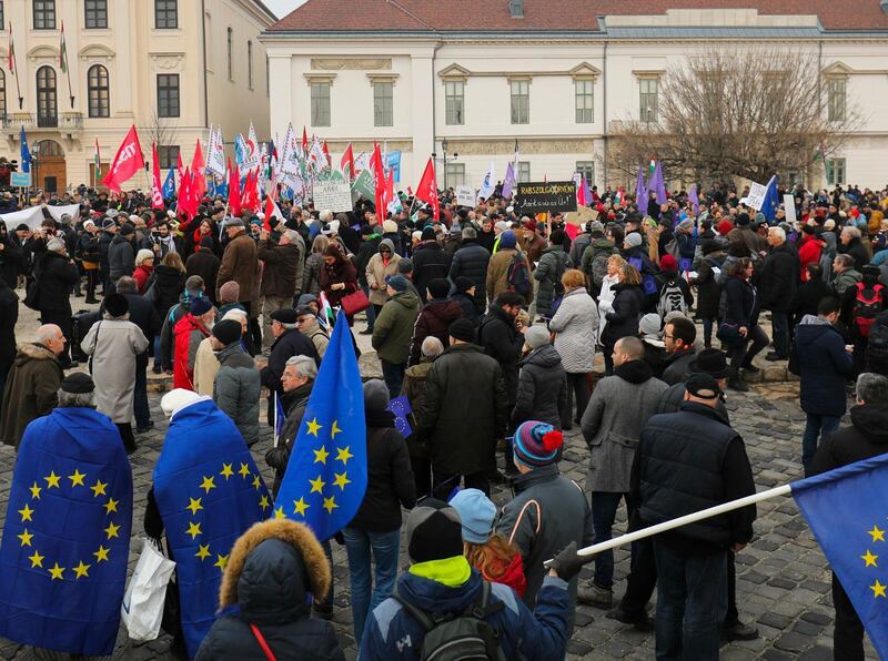 Oppositionspartierna i Ungern i demonstration i samband med att premiärministern Viktor Orban höll sitt tal om läget i nationen tidigare i februari.