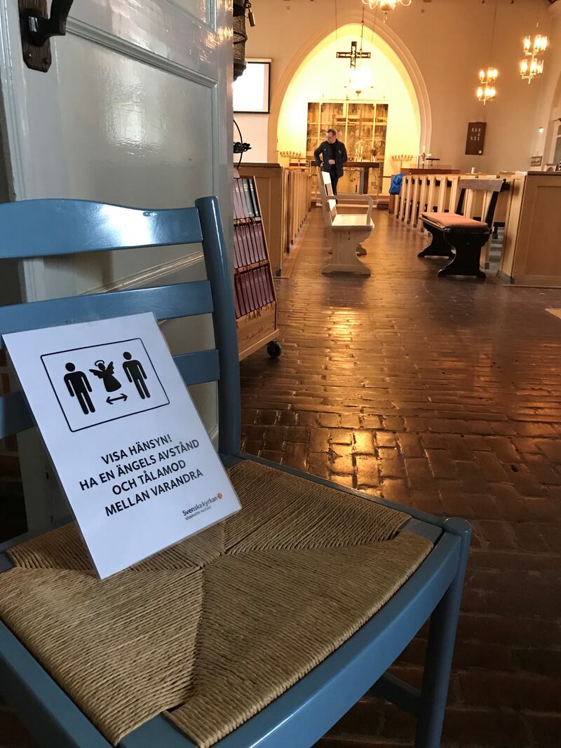 Coronaskylt från S:t Olofs kyrka och Olofsgården i Trekanten, Södermöre pastorat