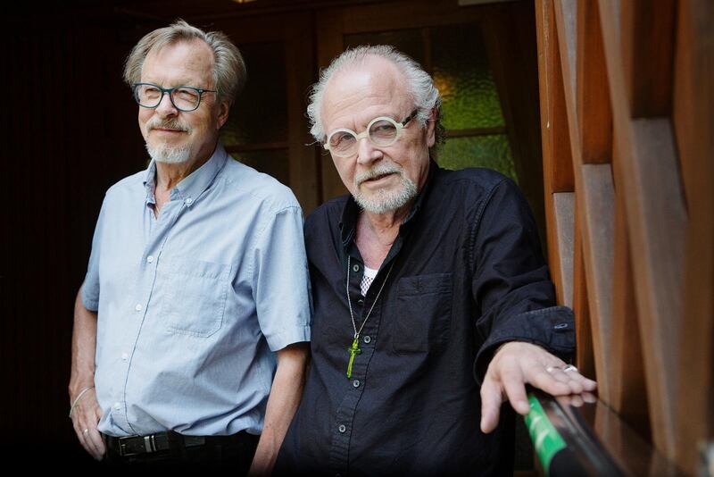 Hela livet har Per Harling och Ingmar Johánsson skrivit sånger. Som präster är de vana att predika, men allra mest har deras ord fått spridning genom deras sångtexter. Båda är nu aktuella med varsitt nytt album.