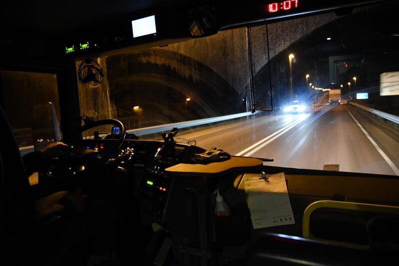 Anders Johansson från Säve rattar bussen tryggt.