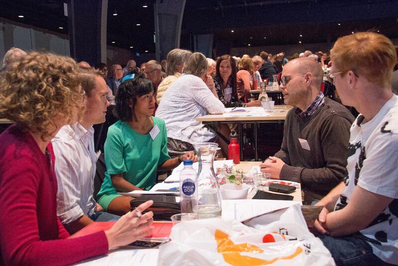 Omkring 260 personer från ett 100-tal församlingar möttes nu i Örebro för att diskutera vad som hänt, och samtala om hur församlingsrörelsens framtida ledning ska se ut.