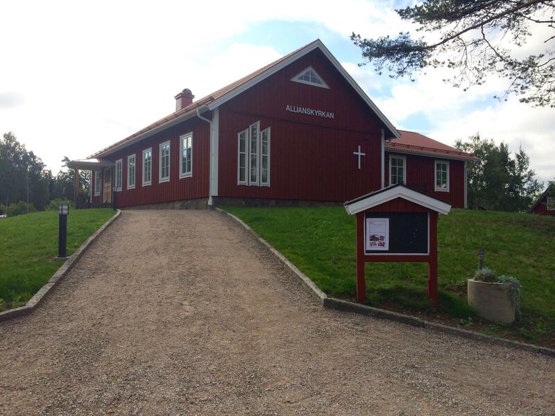 Till helgen nyinvigs Värna Allianssförsamling sin ombyggda kyrka, Som egentligen är för stor för dagens behov. Men man bygger för framtiden.