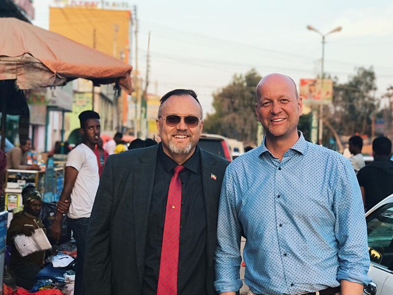 HARGEISA. Somalilands huvudstad är Hargeisa, och här är Mikael Torstensson och Magnus Oscarsson på plats i staden. 