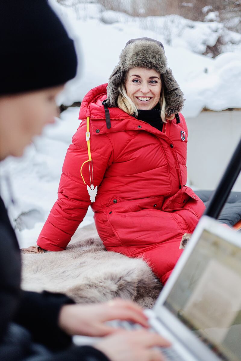 Präststuderande Erika Rosenbaum tävlar i "Ensam i vildmarken" på Discovery+.