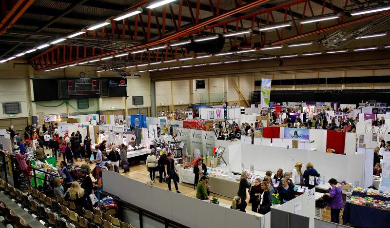 På mässan finns allt från kristaller till trummor, från oljor till flöjter på Harmoni Expo i Solnahallen.