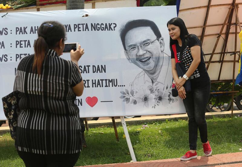 SYMPATIER. Supportrar till den hädelsedömde kristne politikern Ahok. 