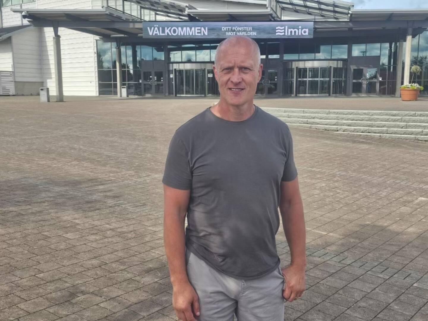 Niklas Forslund, samordnare för den stora tältkampanjen i Jönköping i början av augusti, utanför utställningsområdet Elmia där den ska hållas.