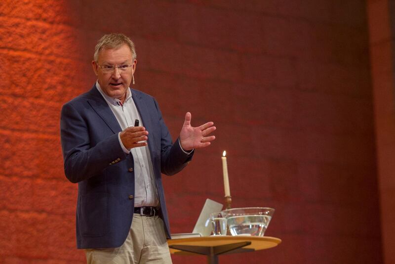 Stefan Gustavsson då han predikade på Livets ord år 2014