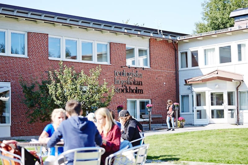 Den 16 oktober arrangeras konferensen ”Bortom det övernaturliga” på Teologiska högskolan i Stockholm. THS rektor Owe Kennerberg säger till Dagen att intresset för konferensen har varit ”mycket svagt fram till den nu uppkomna mediala uppmärksam-heten”.