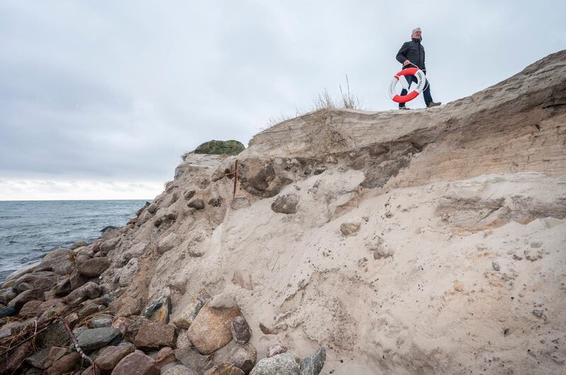 Ur texten från Gamla testamentet: Jag skall rädda mitt folk ut ur österns länder och västerns. Jag skall hämta dem hit och låta dem bo i Je­ru­sa­lem. De skall va­ra mitt folk och jag skall va­ra de­ras Gud i tro­het och rättfärdig­het.