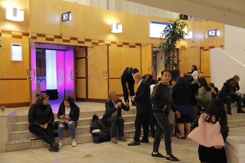 Ett av mötena på helgens konferens European Apostolic Summit har just avslutats och deltagarna tar paus för lunch.