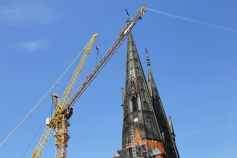 Snart kan arbetet med att restaurera Uppsala domkyrkas tornspiror påbörjas på allvar.