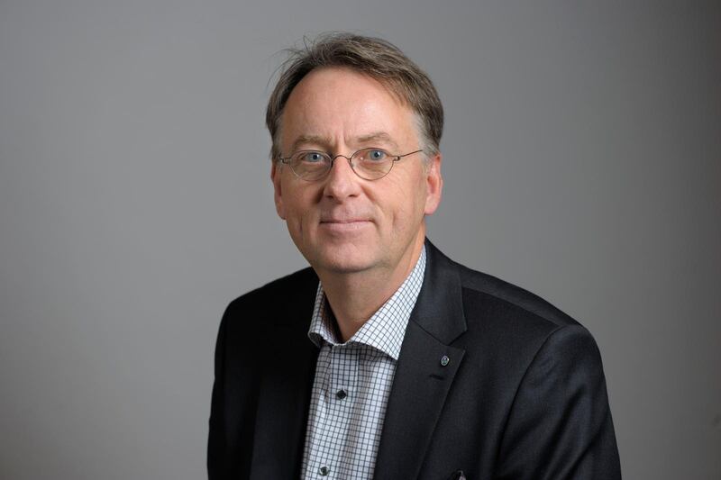 Roland Utbult (KD) är ordförande för gruppen SÄRLA (Sällskapet för Right Livelihood i riksdagen). SÄRLA vill att FN snarast återupptar skyddet av Dr Mukwege.