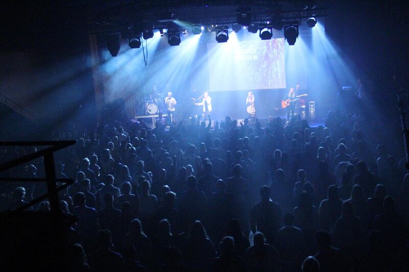 Connect church i Göteborg har tre gudstjänster varje söndag.