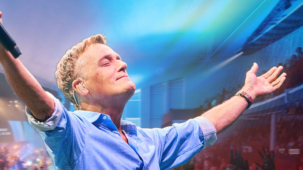Michael W Smith är amerikansk artist och lovsångsledare. Den 17 juni 2025 kommer han till Stockholm.