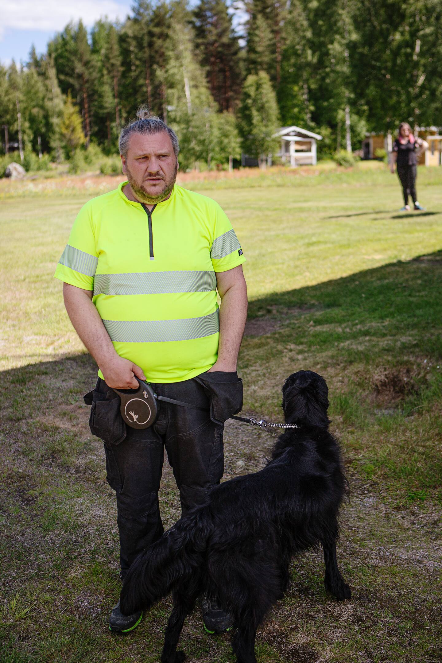 Fredrik och Emilie Johansson ÅKnes jobbade med Divine favour mission (DFM). Där arbetade de bland annat som chaufför och lovsångsledare åt Mattias Lekardal. Dagen träffar dem i Norra Blommaberg i Hälsingland.