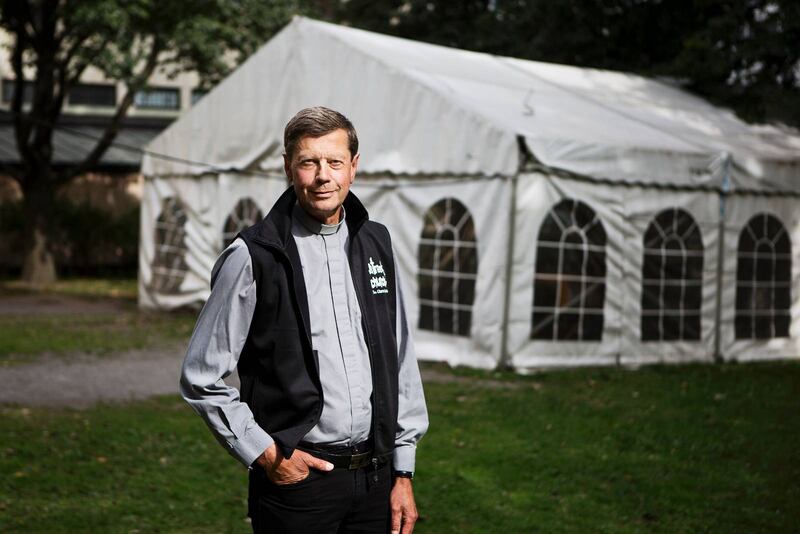 ”Helst av allt skulle vi vilja se en mer permanent lösning för de här utsatta människorna”, säger Iwan Giertz, präst och direktor för S:ta Clara kyrka.