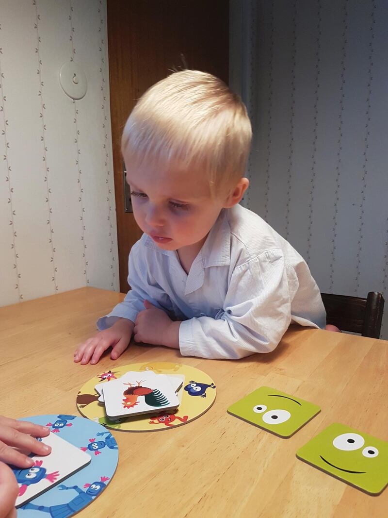 Välbekanta figurer lockar även de minsta att vara med och spela ”Babblarna: Kan-du-göra-spelet”.