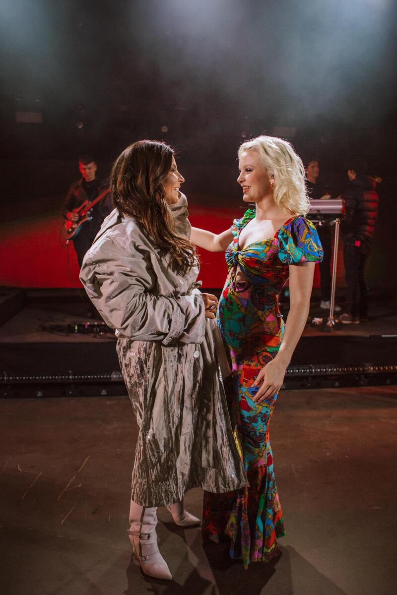 Carola och Zara Larsson.