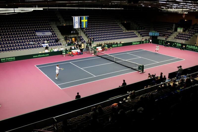 Matchen mellan Sverige-Israel spelades inför tomma läktare i Baltiska hallen. Israel vann med 3-2.