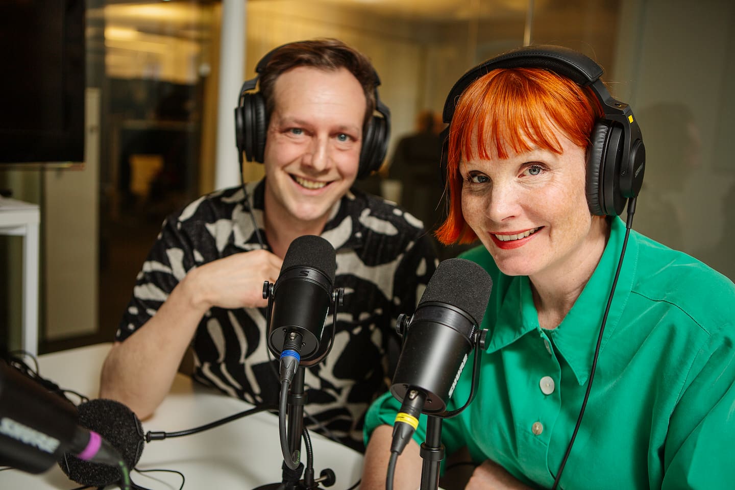 Malin Aronsson och Daniel Wistrand har tillsammans podcasten "Dagens människa". Nu firar podden 10 år.