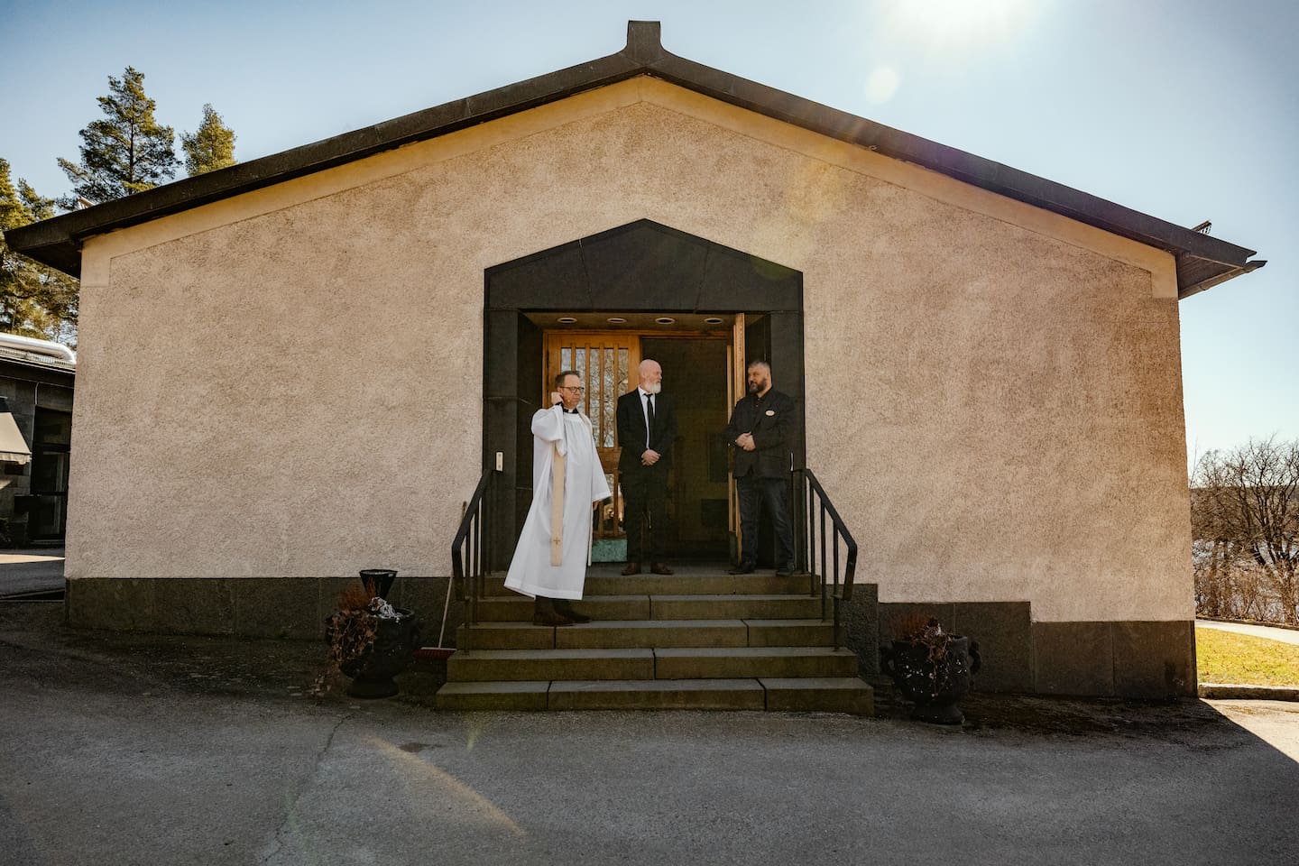 Svenska kyrkan har tagit över skola, vård och hotell i Fagersta vi träffar kyrkoherden Henrik Rydberg som är en drivande kraft.