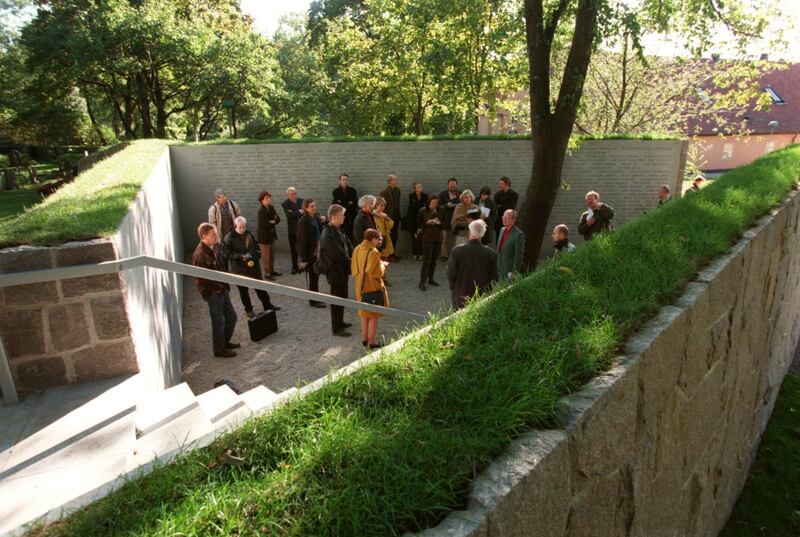 1997, tre år efter katastrofen, invigdes Estoniamonumentet på Djurgården i Stockholm. Monumentet är ritat av den polske skulptören Miroslaw Balka. På monumentet finns namnen på alla omkomna.