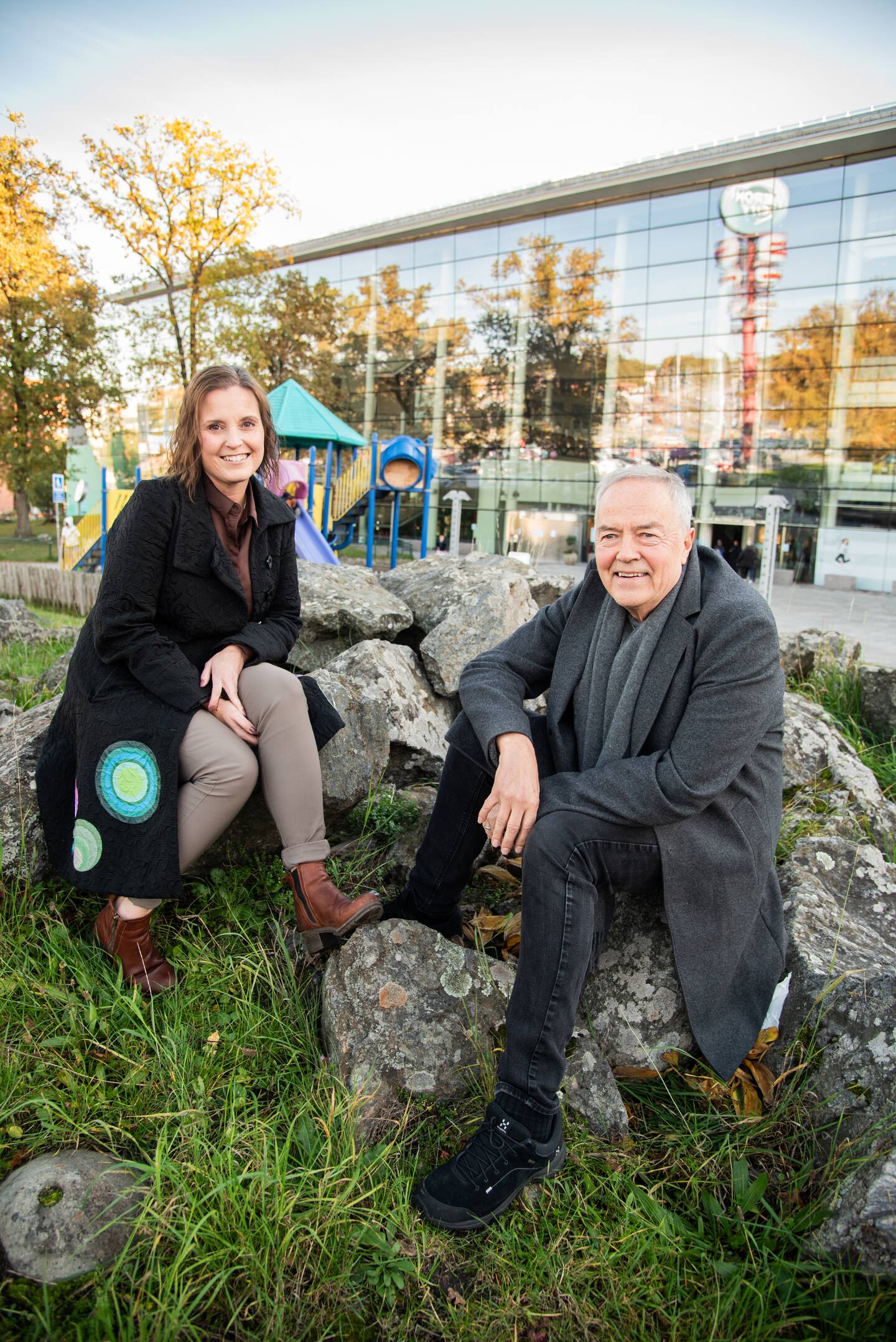Sarah Lindberg och Dan Ådahl skriver sånger tillsammans. De turnerar också i kyrkor med ett program som de kallar "Hel och fri" då de sjunger och samtalar om livet och tron.
