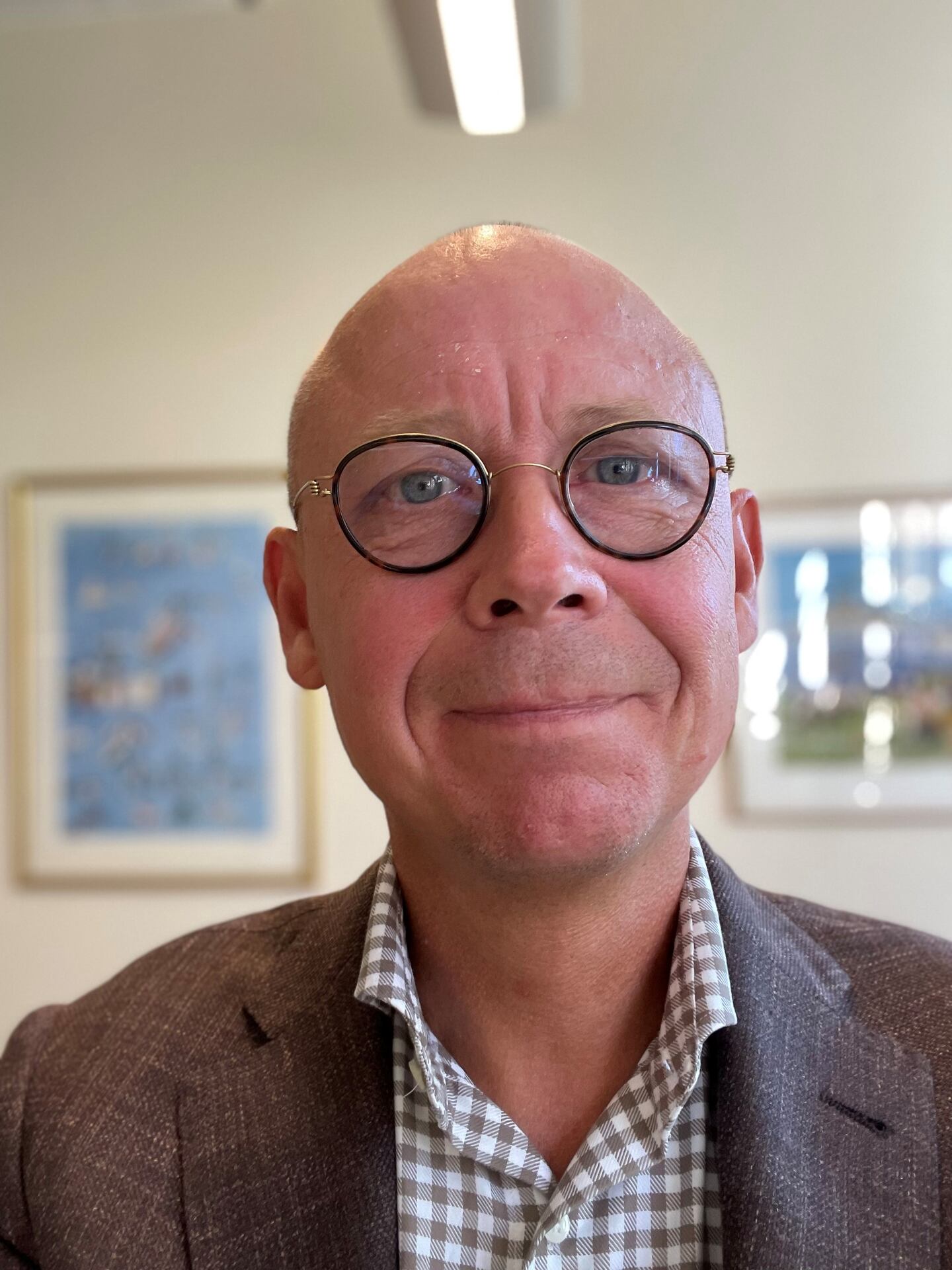 Rektor för S:t Eriks katolska skola  Uppsala samt moderat kommunpolitiker.