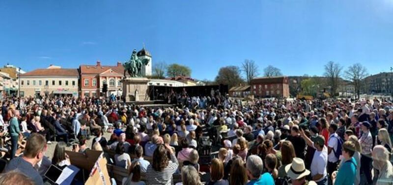Torget i Uddevalla fylldes av folk på långfredagen och på påskafton.