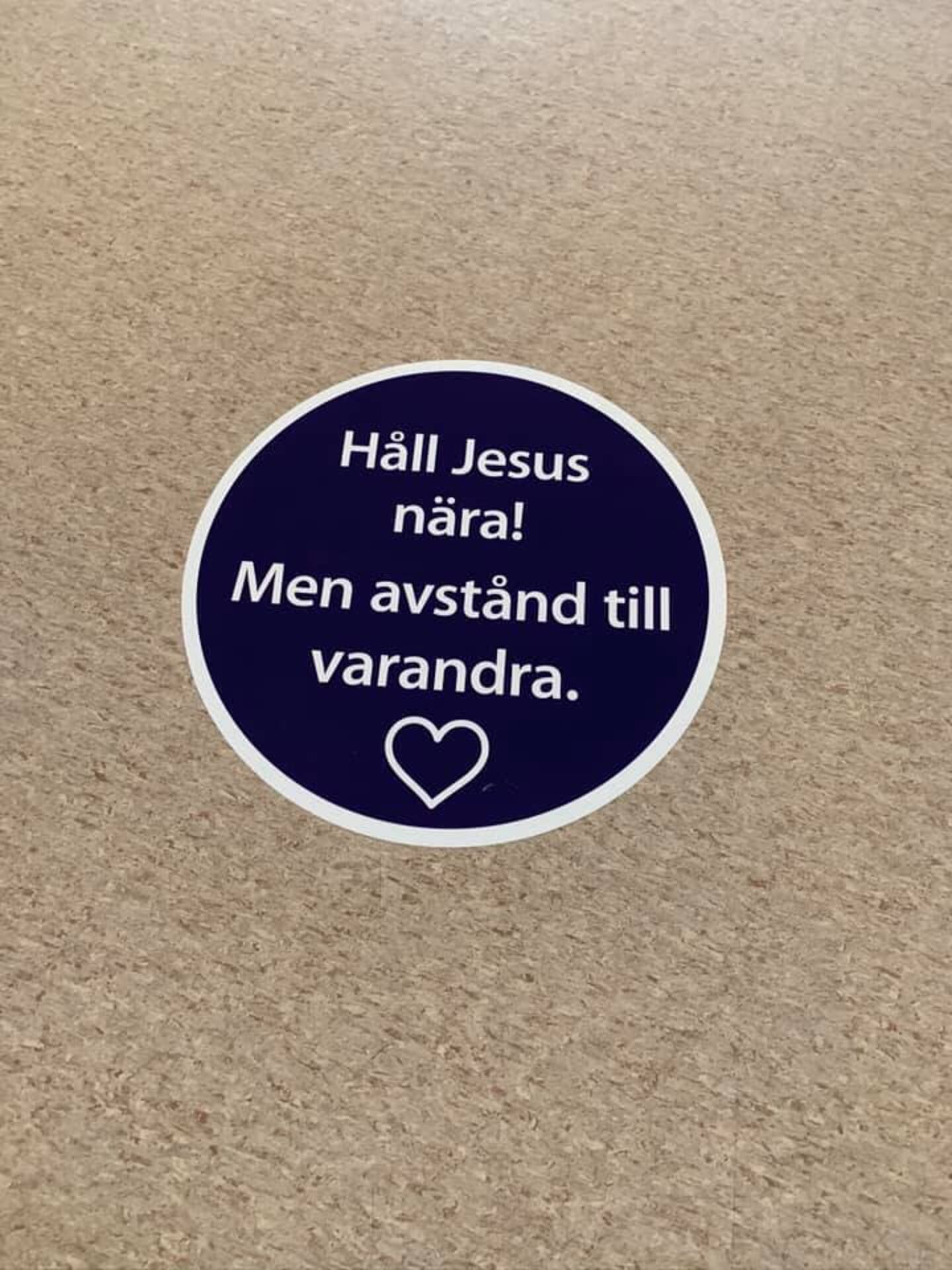 Coronaskylt från Norrtullkyrkan i Söderhamn