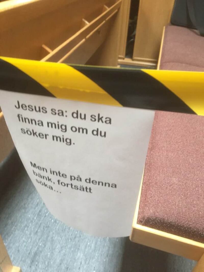 Coronaskylt från pingstkyrkan i Motala