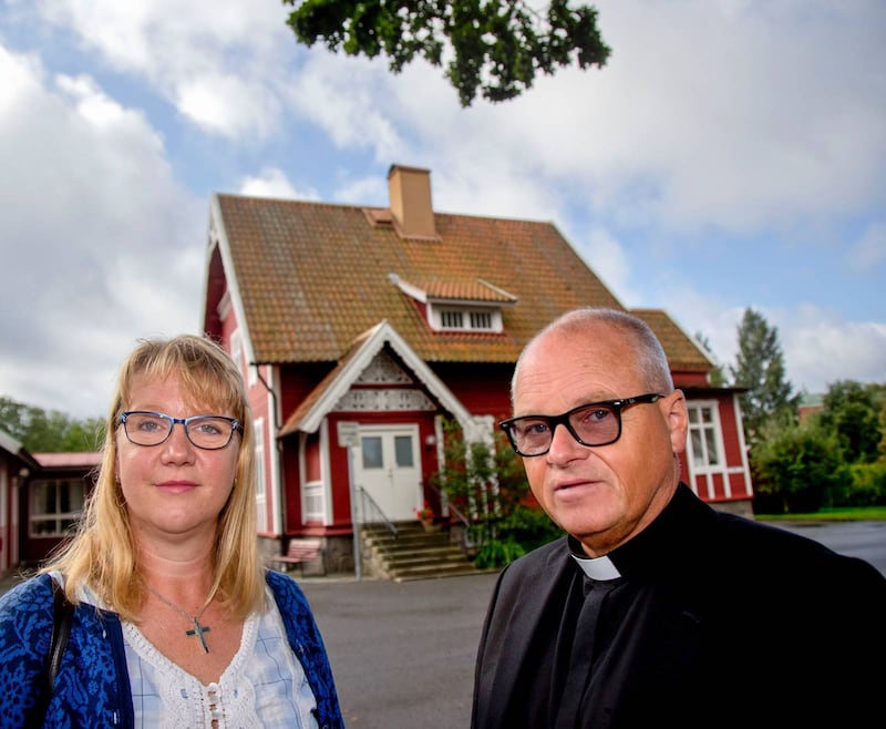 Anna-Karin Jönbrink, kyrkorådets ordf i Lerums församling och kyrkoherde Gunnar Göranzon om utförsäljning av kyrkans fastigheter.