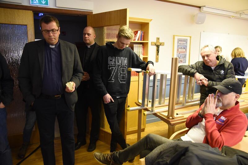 Bön inför konserten.