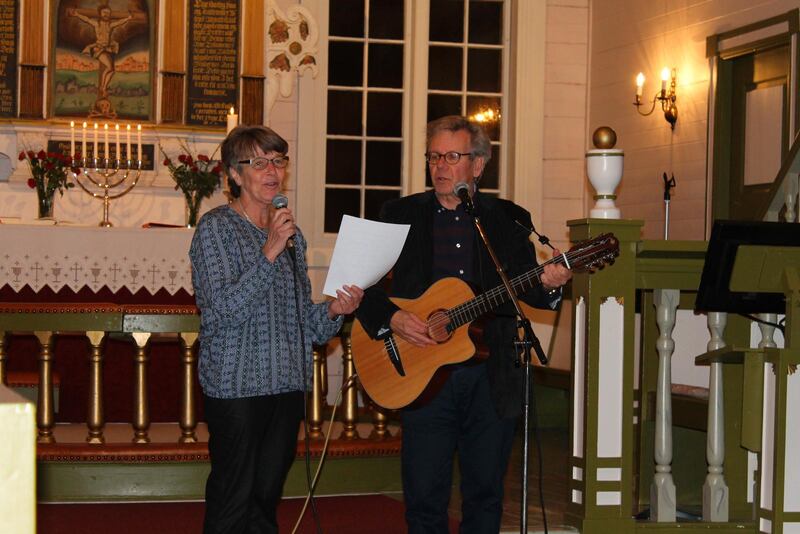 Irene & Roberth Johansson sjunger en svensk Bjerkrheimsång i Bjerkreim kyrka.