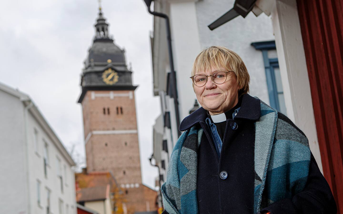 Sveriges statsministerfru Birgitta Ed prästvigdes i Strängnäs domkyrka den 22 januari 2023. Dagen träffar henne i Strängnäs domkyrka för att prata om hennes prästkrage och dess betydelse.