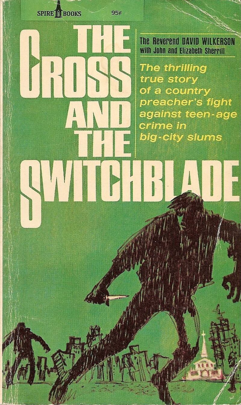 "Korset och stiletten" i sitt engelska original heter "The cross and the switchblade"