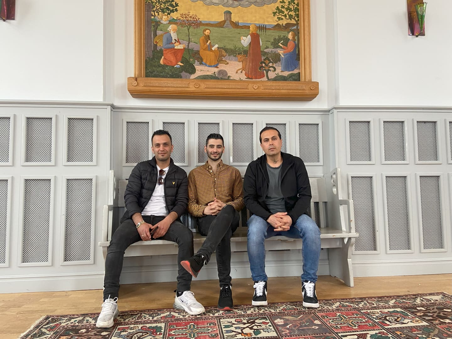 Dagen besöker Resta gård för att träffa asylsökande konvertiter från Iran.
