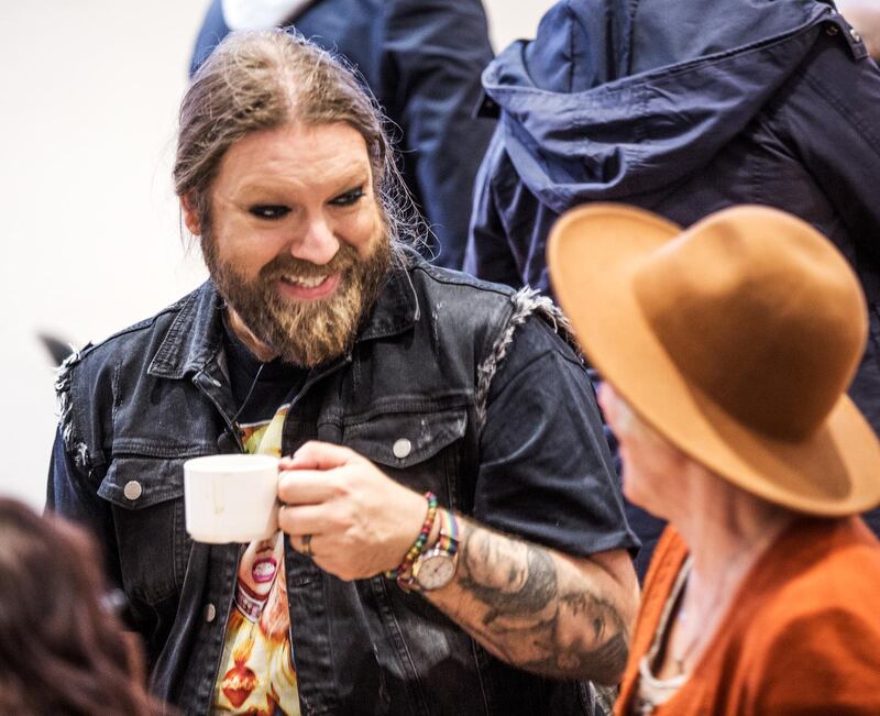 TV-körledare. Rickard Söderberg leder tv-programmet ”Gatans­ kör”.