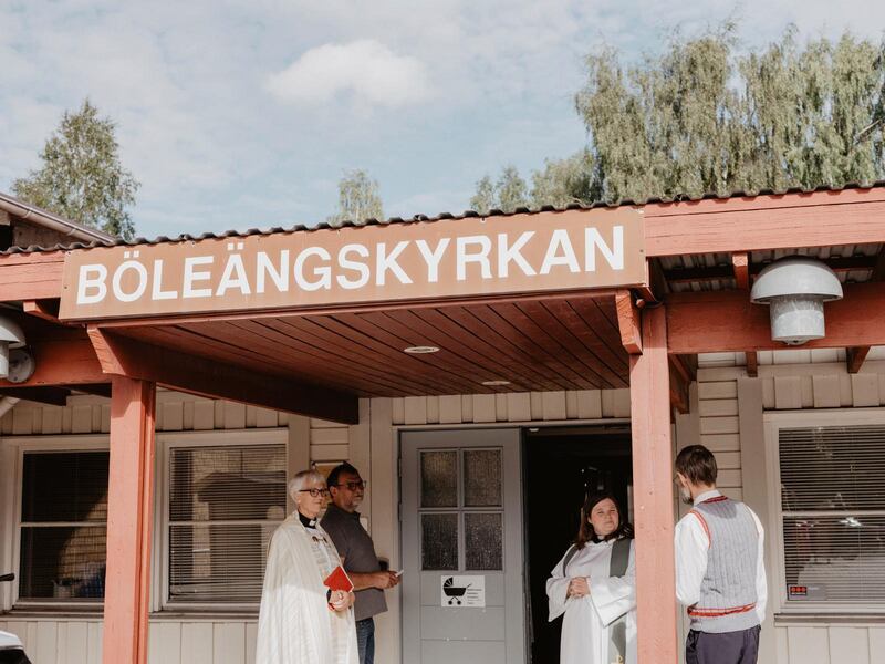 Församlingsherde Katrin Nymberg och Lena Fagéus hälsade välkommen.