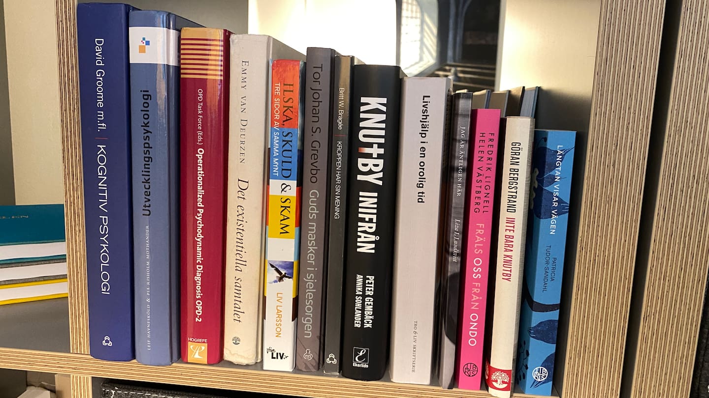 Helén Västberg, legitimerad psykoterapeut och lärare i psykoterapi som skrivit bok om maktmissbruk inom kyrkan.