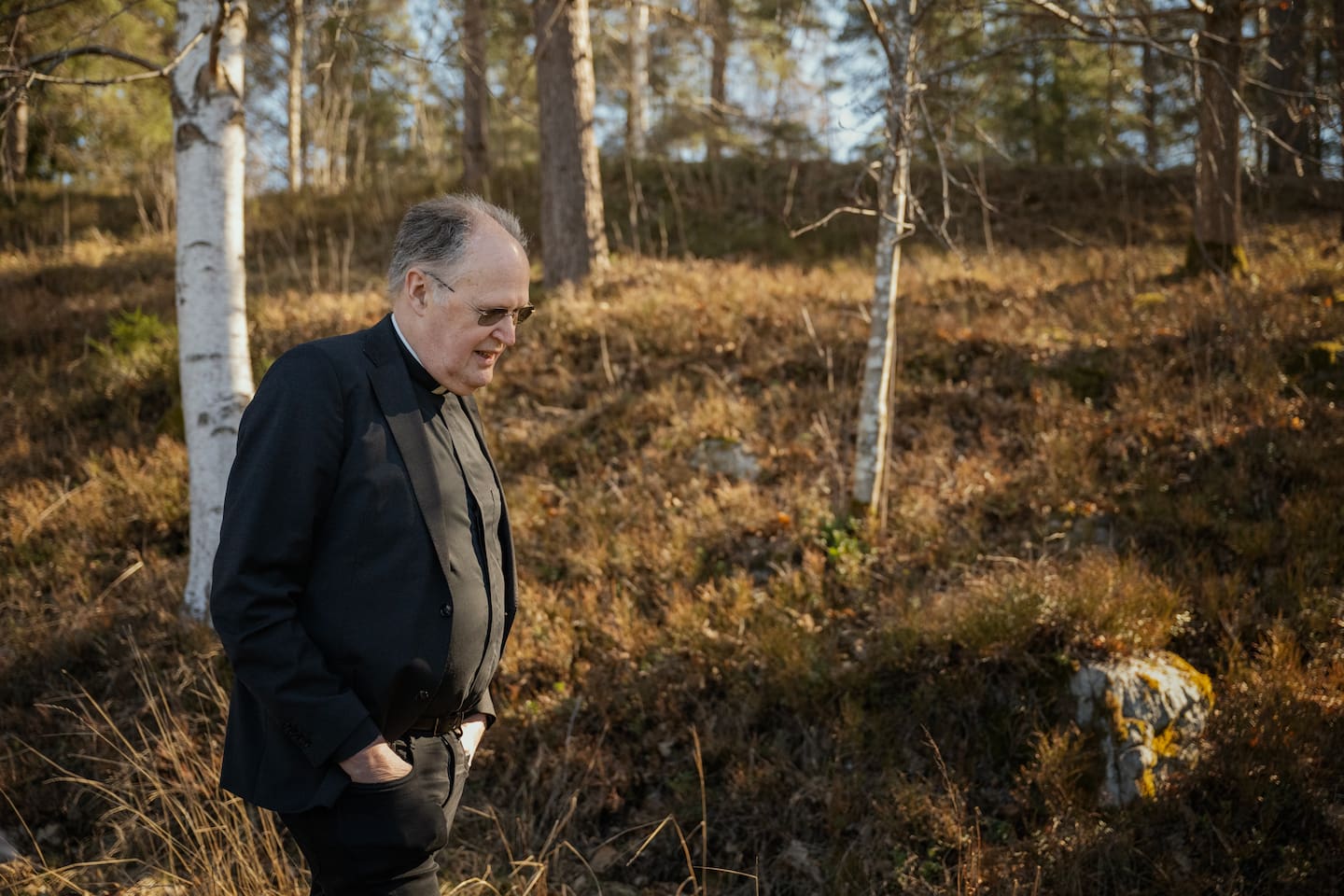 Svenska kyrkan har tagit över skola, vård och hotell i Fagersta vi träffar kyrkoherden Henrik Rydberg som är en drivande kraft.