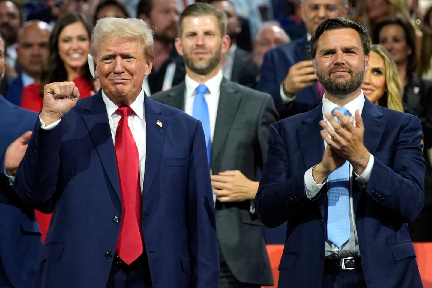Republikanernas presidentkandidat, Donald Trump, och hans vicepresidentkandidat, senator J D Vance, på det republikanska partiets kongress 15 juli i år.